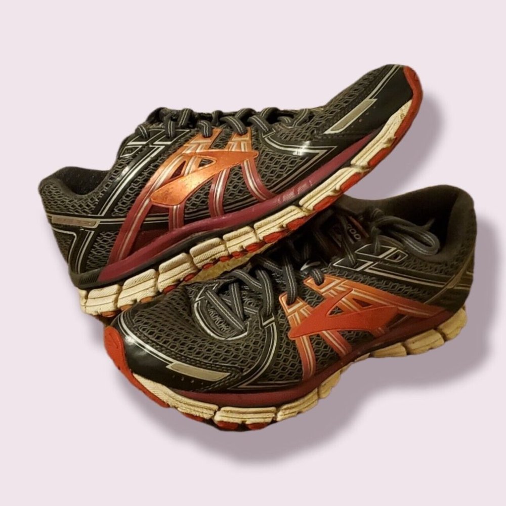 Brooks Adrenaline GTS 17 Womens SZ US 8 Medium D Athletic Running Shoes Gray/Red